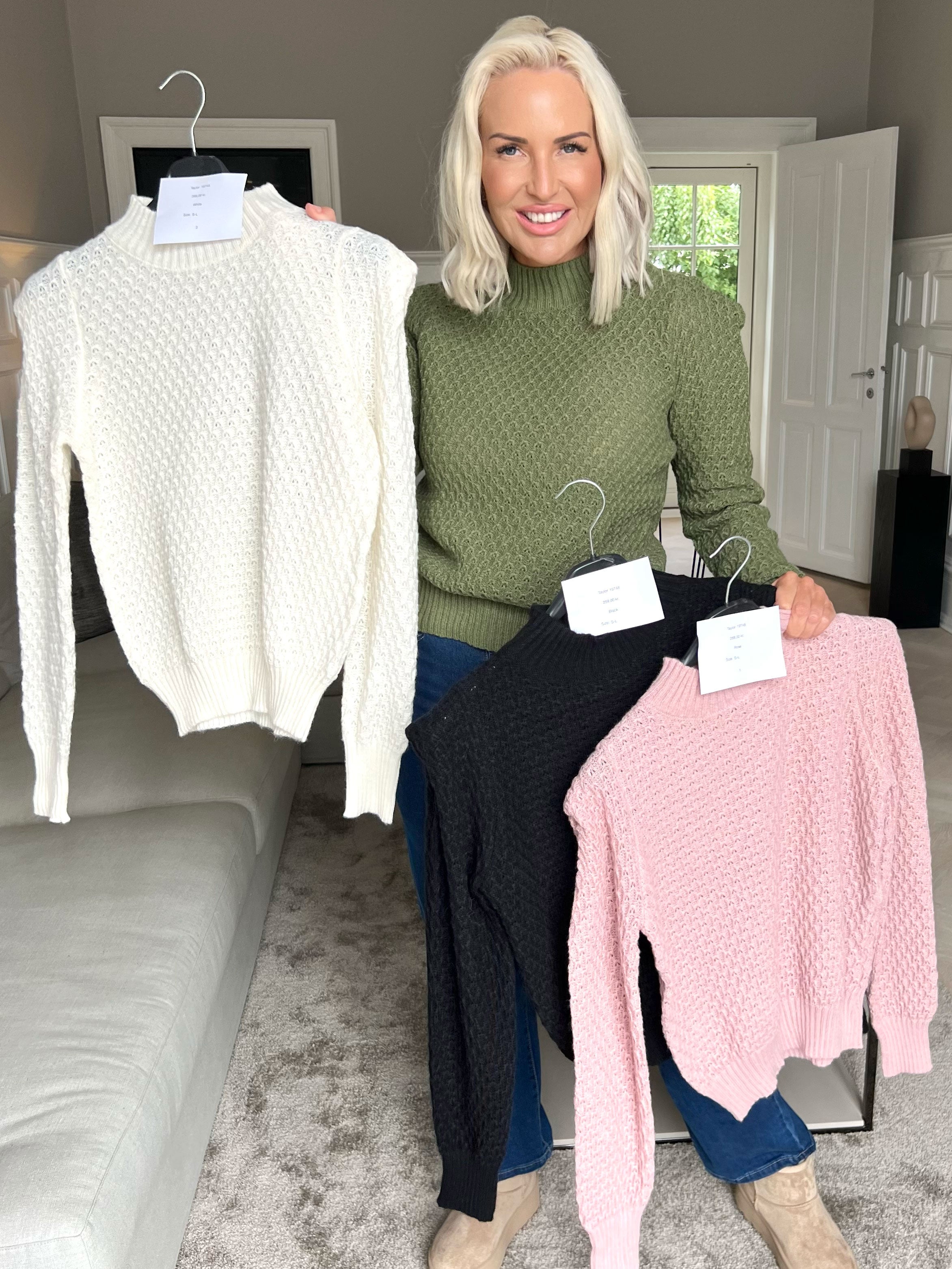 Taylor - Simpel strikbluse med små pufærmer